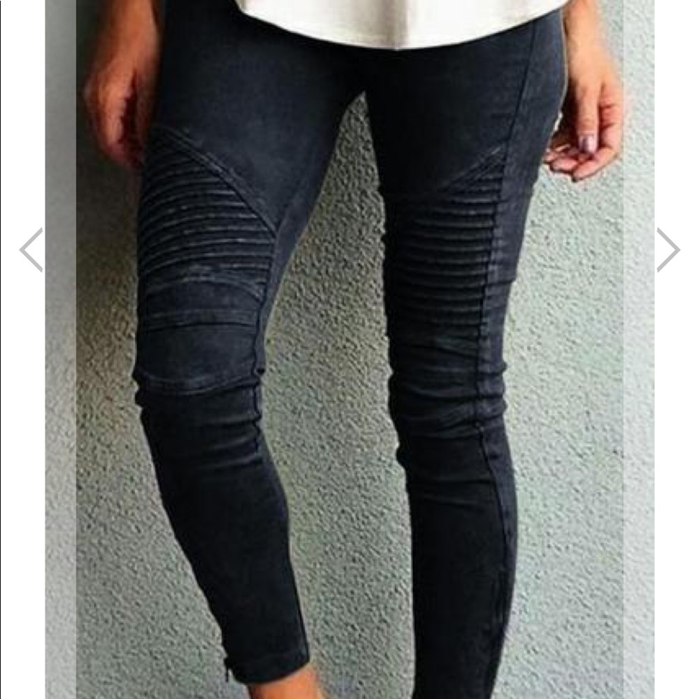 👖YAUVANA PLEAT JEGGINGS Black 26” waist